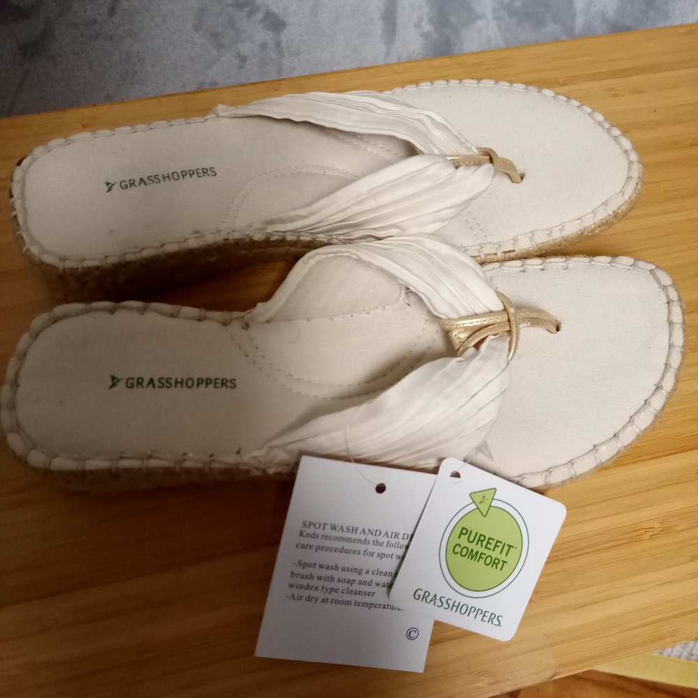 Grasshoppers Paradise Thong in cream size 7M EF24223